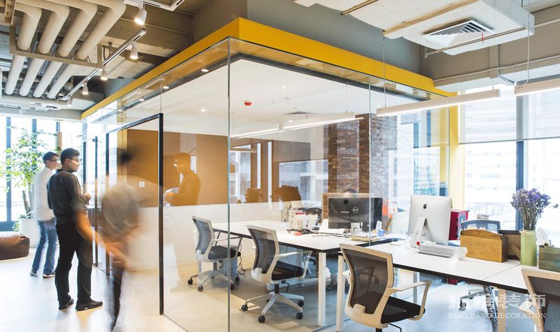 室内设计师在设计办公室时怎么设计布置？