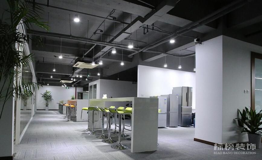 深圳龙华办公室装修如何打造得人心的办公区域？