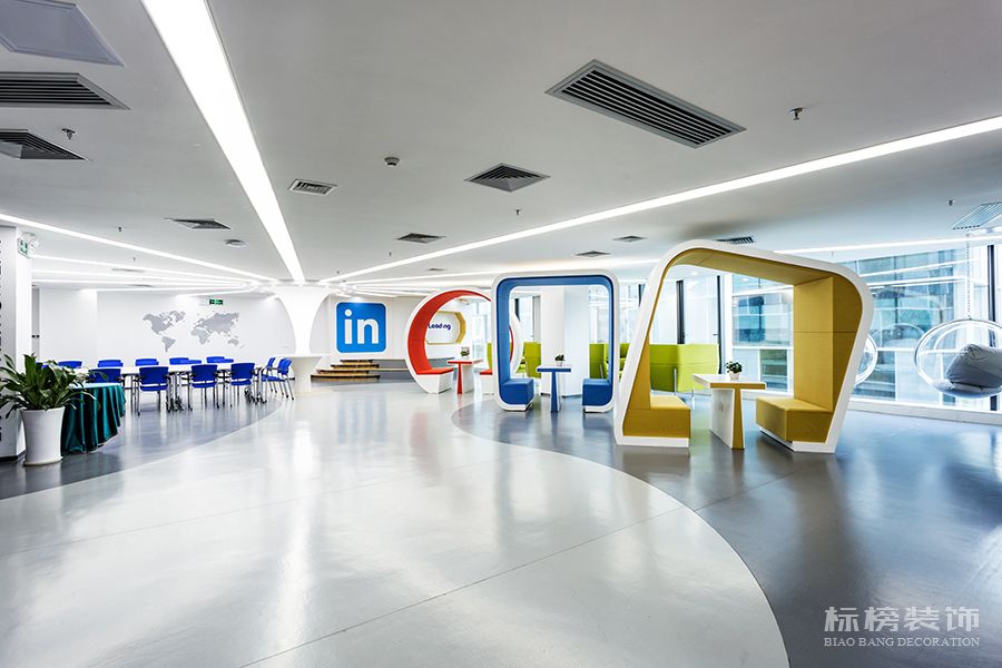 高层龙岗办公室装修怎么显得有企业文化，体现公司特色